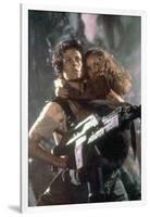 ALIENS, 1986 directed by JAMES CAMERON with Sigourney Weaver and Carrie Henn (photo)-null-Framed Photo