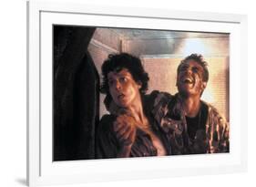 ALIENS, 1986 directed by JAMES CAMERON with Sigourney Weaver and Michael Biehn (photo)-null-Framed Photo