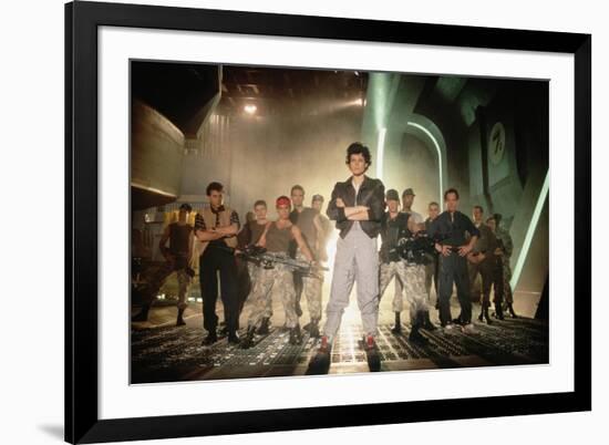 ALIENS, 1986 directed by JAMES CAMERON with Sigourney Weaver between Paul Reiser, Michael Biehn, Je-null-Framed Photo