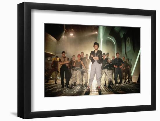 ALIENS, 1986 directed by JAMES CAMERON with Sigourney Weaver between Paul Reiser, Michael Biehn, Je-null-Framed Photo