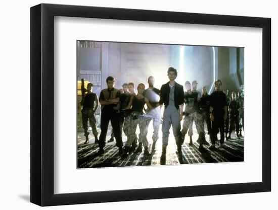 ALIENS, 1986 directed by JAMES CAMERON with Sigourney Weaver between Paul Reiser, Michael Biehn, Je-null-Framed Photo