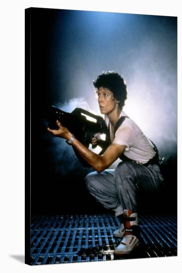 ALIENS, 1986 directed by JAMES CAMERON with Sigourney Weaver (photo)-null-Stretched Canvas