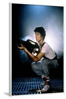 ALIENS, 1986 directed by JAMES CAMERON with Sigourney Weaver (photo)-null-Framed Photo