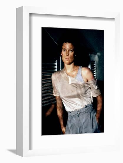 ALIENS, 1986 directed by JAMES CAMERON with Sigourney Weaver (photo)-null-Framed Photo