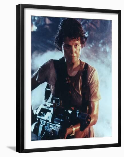 ALIENS, 1986 directed by JAMES CAMERON with Sigourney Weaver (photo)-null-Framed Photo