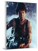 ALIENS, 1986 directed by JAMES CAMERON with Sigourney Weaver (photo)-null-Framed Photo