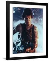 ALIENS, 1986 directed by JAMES CAMERON with Sigourney Weaver (photo)-null-Framed Photo