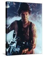 ALIENS, 1986 directed by JAMES CAMERON with Sigourney Weaver (photo)-null-Stretched Canvas