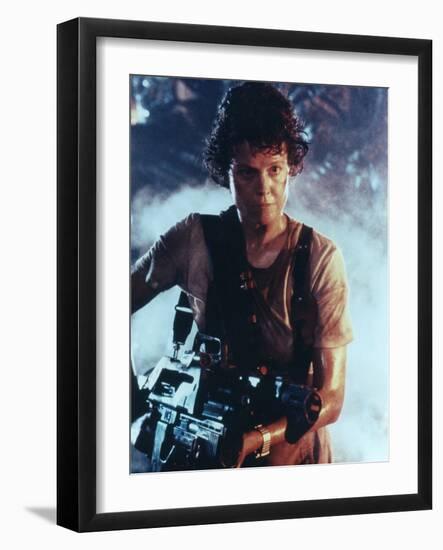 ALIENS, 1986 directed by JAMES CAMERON with Sigourney Weaver (photo)-null-Framed Photo