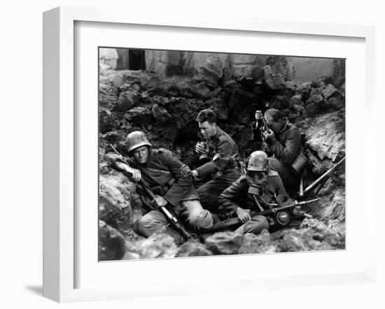 ALL QUIET ON THE WESTERN FRONT by Lewis Milestone with Ben Alexander, Lew Ayres, Louis Wolheim, 193-null-Framed Photo