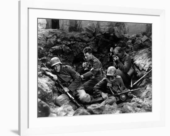 ALL QUIET ON THE WESTERN FRONT by Lewis Milestone with Ben Alexander, Lew Ayres, Louis Wolheim, 193-null-Framed Photo