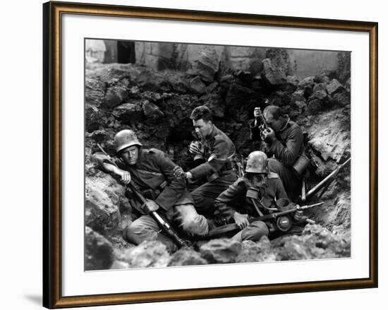 ALL QUIET ON THE WESTERN FRONT by Lewis Milestone with Ben Alexander, Lew Ayres, Louis Wolheim, 193-null-Framed Photo