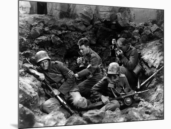 ALL QUIET ON THE WESTERN FRONT by Lewis Milestone with Ben Alexander, Lew Ayres, Louis Wolheim, 193-null-Mounted Photo