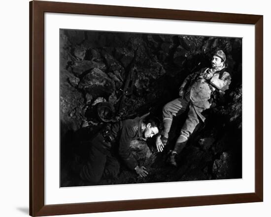 ALL QUIET ON THE WESTERN FRONT by Lewis Milestone with Lew Ayres, Raymond Griffith, 1930 (b/w photo-null-Framed Photo