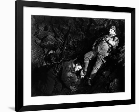 ALL QUIET ON THE WESTERN FRONT by Lewis Milestone with Lew Ayres, Raymond Griffith, 1930 (b/w photo-null-Framed Photo