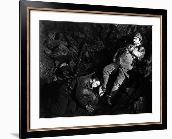 ALL QUIET ON THE WESTERN FRONT by Lewis Milestone with Lew Ayres, Raymond Griffith, 1930 (b/w photo-null-Framed Photo