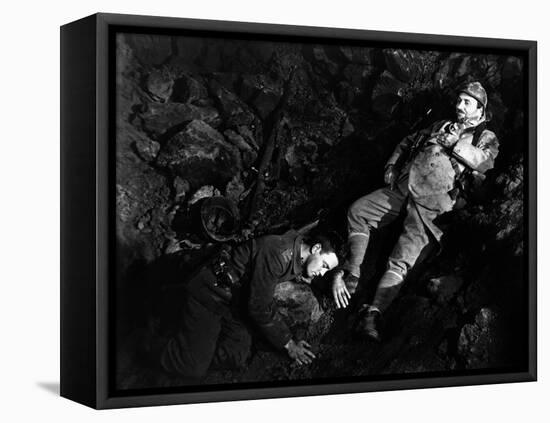 ALL QUIET ON THE WESTERN FRONT by Lewis Milestone with Lew Ayres, Raymond Griffith, 1930 (b/w photo-null-Framed Stretched Canvas