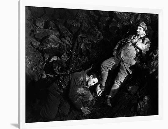 ALL QUIET ON THE WESTERN FRONT by Lewis Milestone with Lew Ayres, Raymond Griffith, 1930 (b/w photo-null-Framed Photo