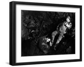 ALL QUIET ON THE WESTERN FRONT by Lewis Milestone with Lew Ayres, Raymond Griffith, 1930 (b/w photo-null-Framed Photo