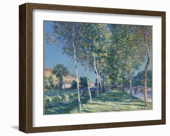 Allée de peupliers aux environs de Moret-sur-Loing-Alfred Sisley-Framed Giclee Print