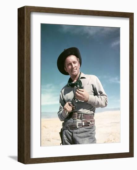 ALONG THE GREAT DIVIDE, 195I directed by RAOUL WALSH with Kirk Douglas (photo)-null-Framed Photo