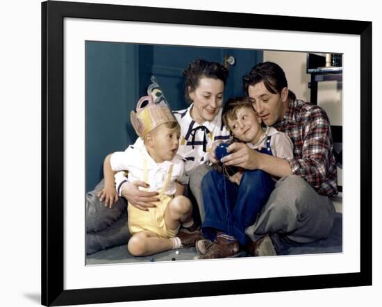 American actor Robert Mitchum woith his wife Dorothy and their sons Jim and Christopher 1947-null-Framed Photo