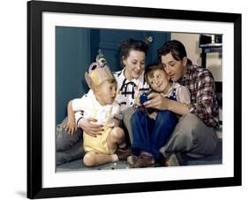 American actor Robert Mitchum woith his wife Dorothy and their sons Jim and Christopher 1947-null-Framed Photo