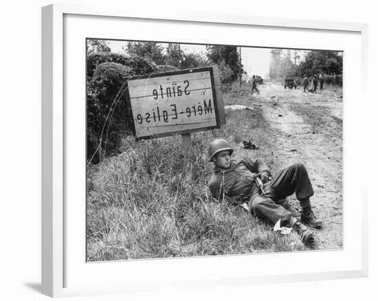 American Soldier Elmer Habbs of Delaware Resting as Troops Advance in Allied Invasion of Normandy-Bob Landry-Framed Photographic Print