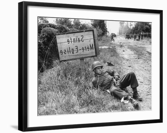 American Soldier Elmer Habbs of Delaware Resting as Troops Advance in Allied Invasion of Normandy-Bob Landry-Framed Photographic Print