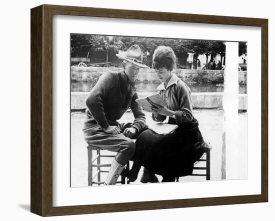 American Soldier Learning French with a French Woman, 1917-1918-null-Framed Photo