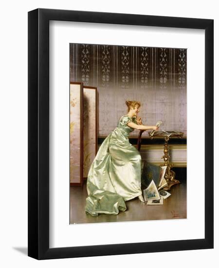 An Elegant Lady Admiring a Portfolio of Prints-Vittorio Reggianini-Framed Giclee Print