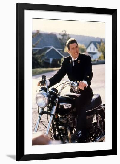 AN OFFICER AN A GENTLEMAN, 1982 DIRECTD BY TAYLOR HACKFORD Richard Gere (photo)-null-Framed Photo