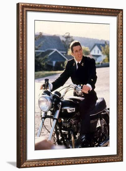 AN OFFICER AN A GENTLEMAN, 1982 DIRECTD BY TAYLOR HACKFORD Richard Gere (photo)-null-Framed Photo