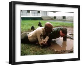 An Officer And A Gentleman, Louis Gossett, Richard Gere, 1982-null-Framed Photo