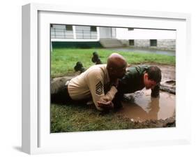 An Officer And A Gentleman, Louis Gossett, Richard Gere, 1982-null-Framed Photo