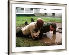 An Officer And A Gentleman, Louis Gossett, Richard Gere, 1982-null-Framed Photo