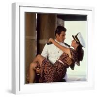 An Officer And A Gentleman, Richard Gere, Debra Winger, 1982-null-Framed Photo