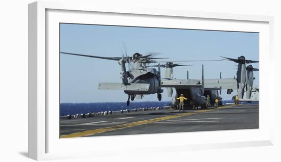 An Sh-60 Sea Hawk Lands on the Flight Deck Aboard USS Bataan-null-Framed Photographic Print