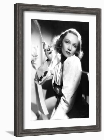 Ange Angel De Ernstlubitsch Avec Marlene Dietrich 1937-null-Framed Photo