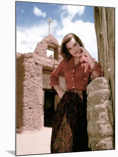 Angie Dickinson sur le tournage du film RIO BRAVO, 1959 film On the set, Angie Dickinson (photo)-null-Mounted Photo