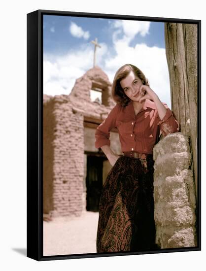 Angie Dickinson sur le tournage du film RIO BRAVO, 1959 film On the set, Angie Dickinson (photo)-null-Framed Stretched Canvas