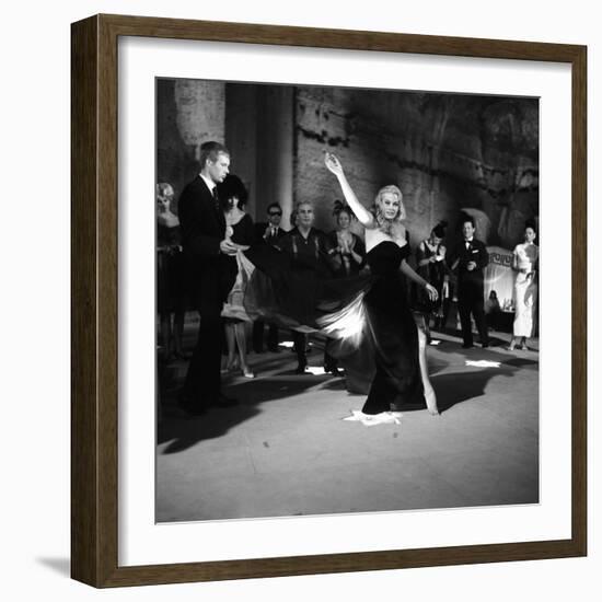 Anita Ekberg, La Dolce Vita, Federico Fellini, 1960 (b/w photo)-null-Framed Photo