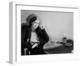 ANNA CHRISTIE, 1930 directed by CLARENCE BROWN Greta Garbo (b/w photo)-null-Framed Photo