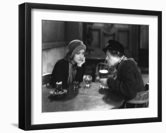 ANNA CHRISTIE, 1930 directed by CLARENCE BROWN Greta Garbo / Marie Dressler (b/w photo)-null-Framed Photo