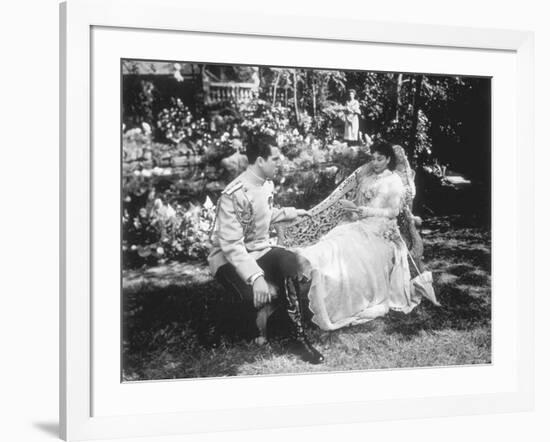 ANNA KARENINA, 1948 directed by JULIEN DUVIVIER Kieron Moore and Vivien Leigh (b/w photo)-null-Framed Photo