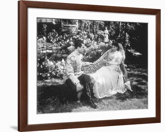 ANNA KARENINA, 1948 directed by JULIEN DUVIVIER Kieron Moore and Vivien Leigh (b/w photo)-null-Framed Photo