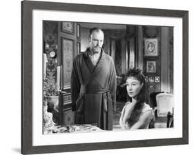 ANNA KARENINA, 1948 directed by JULIEN DUVIVIER Ralph Richardson and Vivien Leigh (b/w photo)-null-Framed Photo