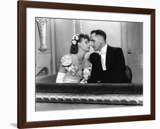 Anna Karenina by Clarence Brown, based on a novel by Leo Tolstoi, with Greta Garbo, Fredric March, -null-Framed Photo