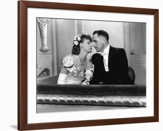 Anna Karenina by Clarence Brown, based on a novel by Leo Tolstoi, with Greta Garbo, Fredric March, -null-Framed Photo