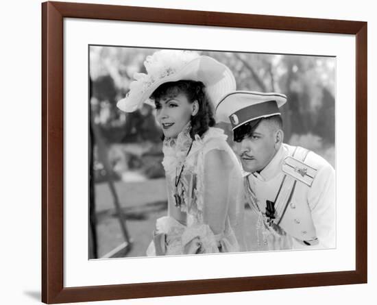 Anna Karenina by Clarence Brown, based on a novel by Leo Tolstoi, with Greta Garbo, Fredric March, -null-Framed Photo